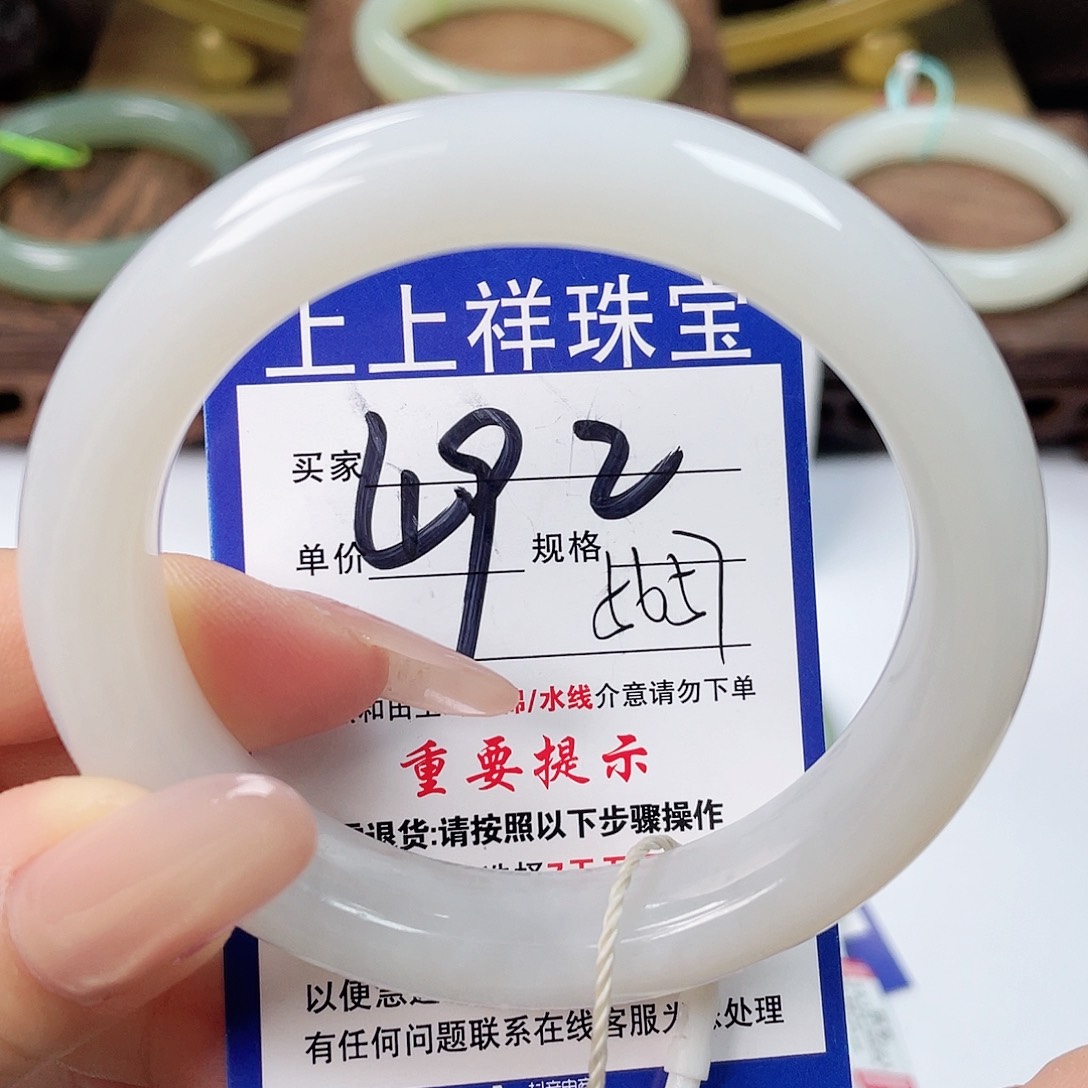 和田玉未镶嵌手镯