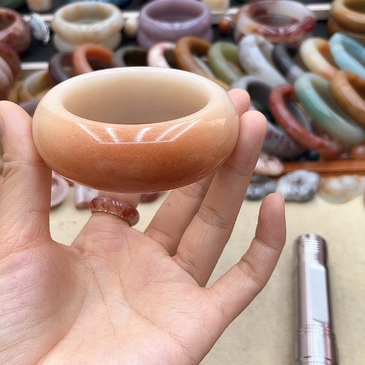 石英质玉圈口54未镶嵌玫***?