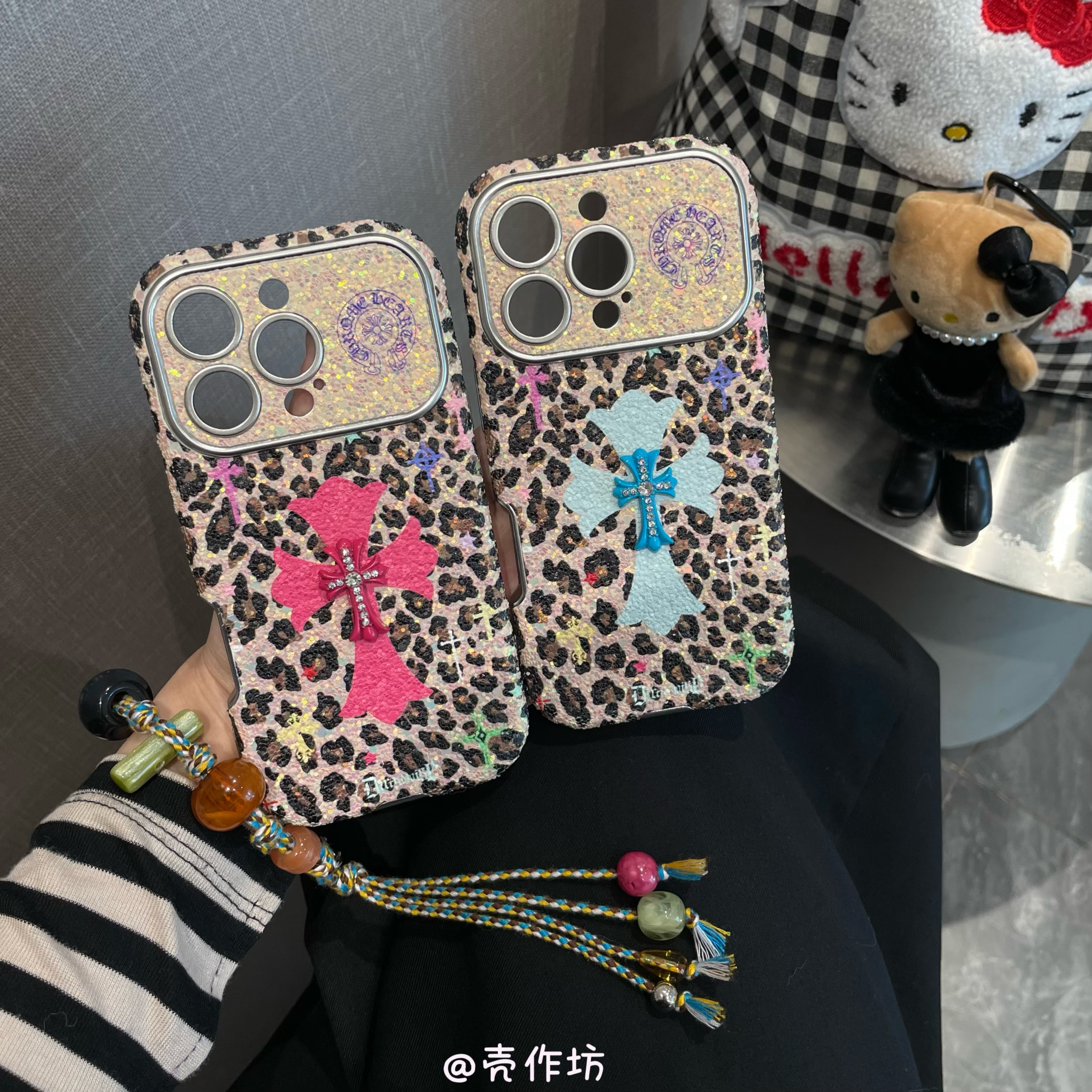 闪片豹纹十字架设计适用于苹果iPhone17promax/16/15/14手机壳