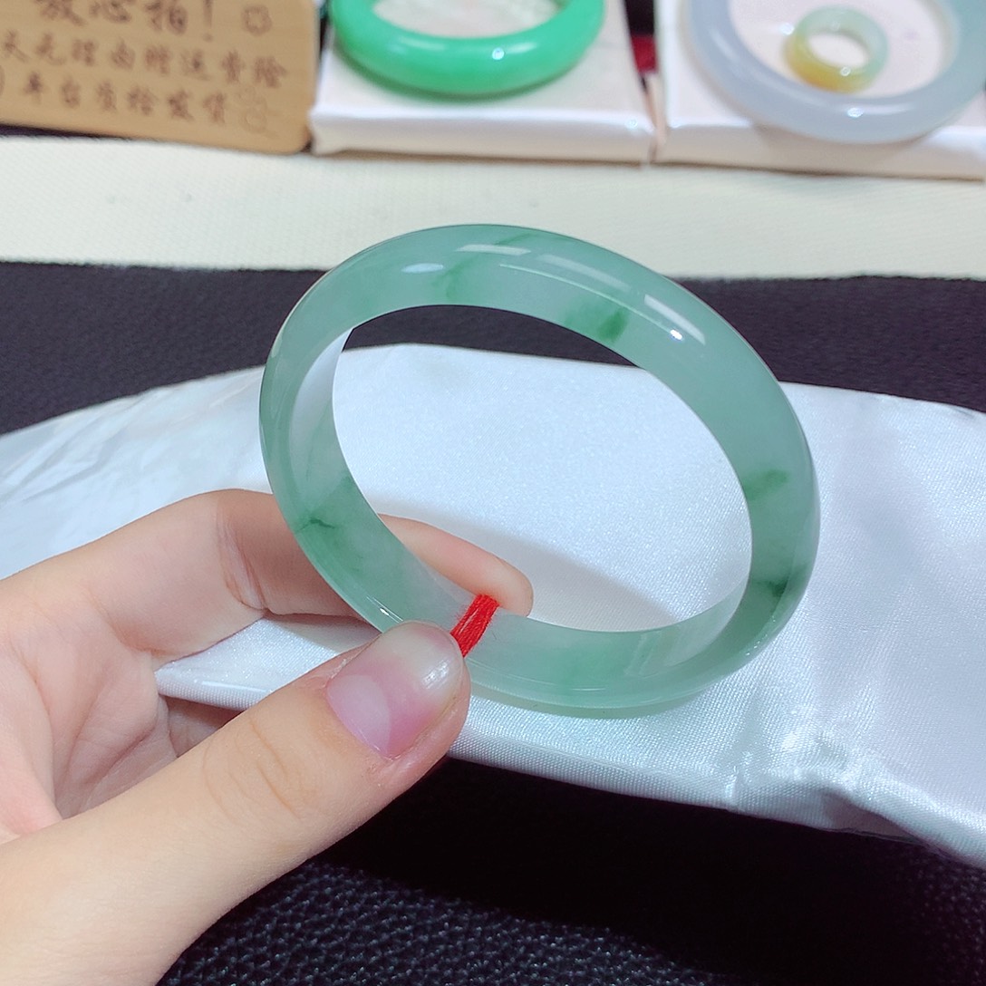 翡翠未镶嵌手镯607