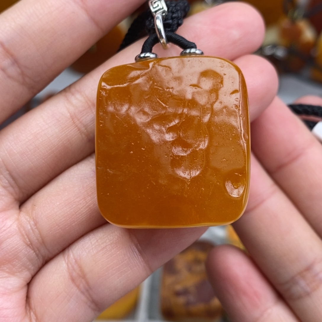 琥珀吊坠(赠链)未镶嵌