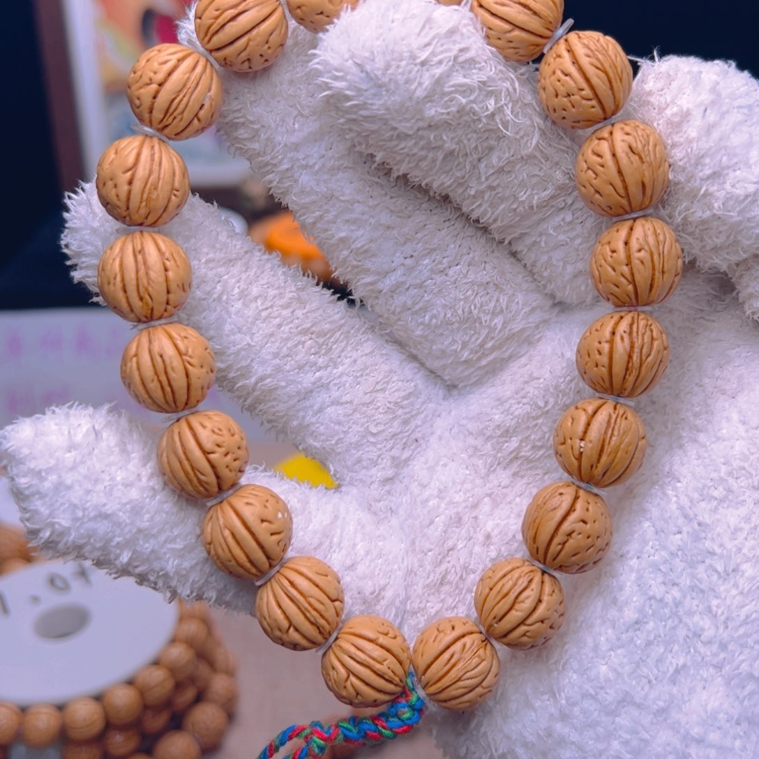 桃核手串1.3加肥脐三道金手持