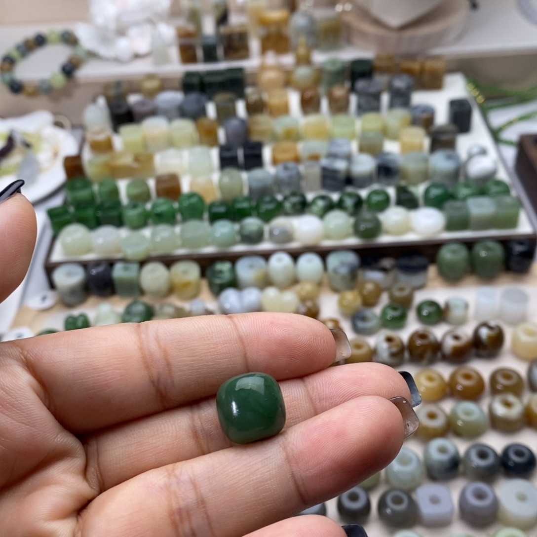 和田玉未镶嵌颈饰微瑕