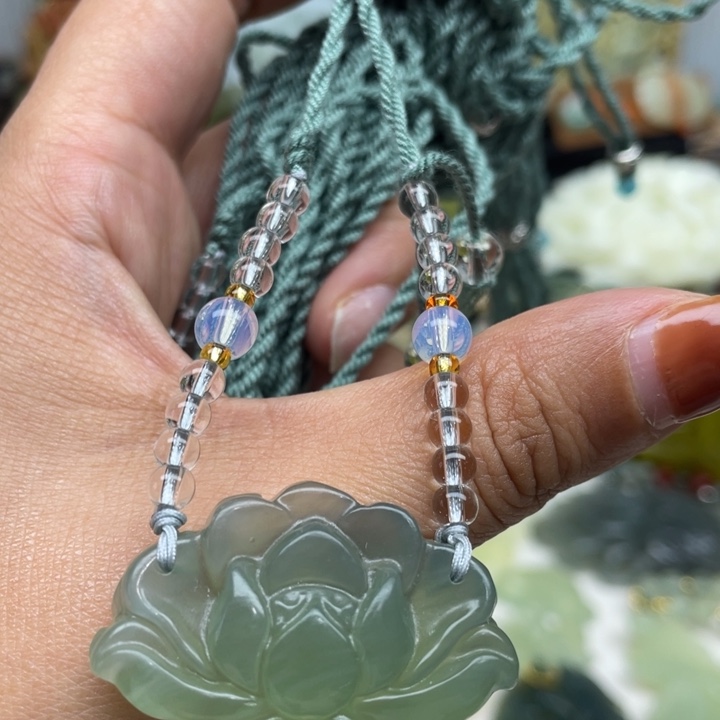 蛇纹石玉未镶嵌颈饰