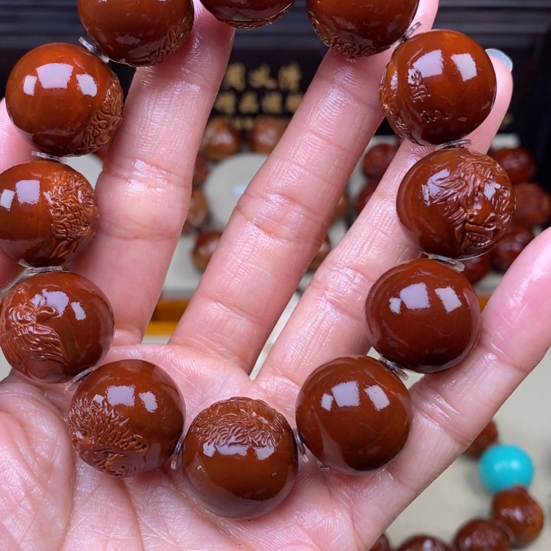 胡***莱橄榄核吊坠十二生肖