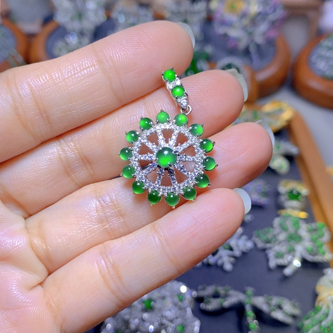 翡翠颈饰银S925镶嵌天然翡翠