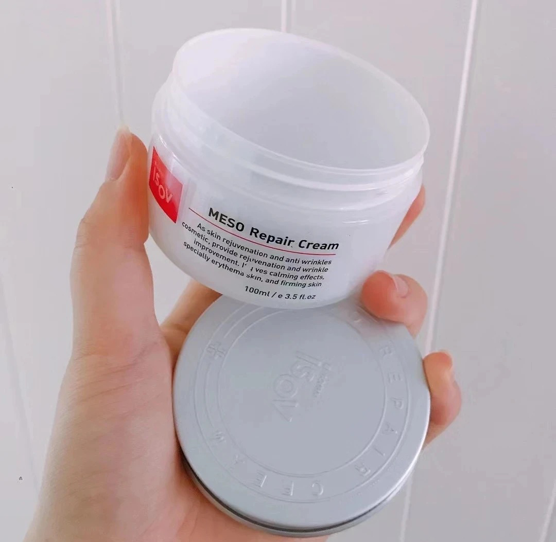 大白膏修修面霜涂抹