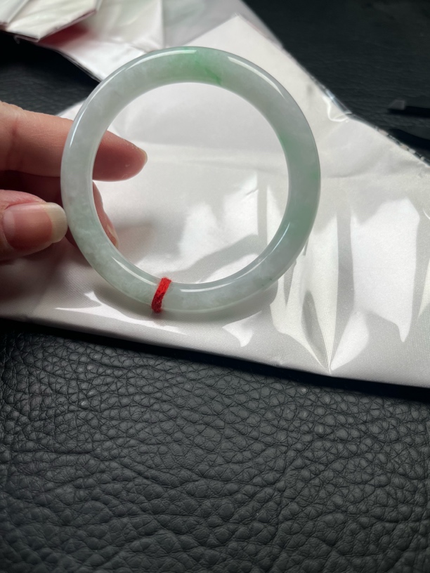 天然缅甸a货翡翠，冰种圆条56编号028