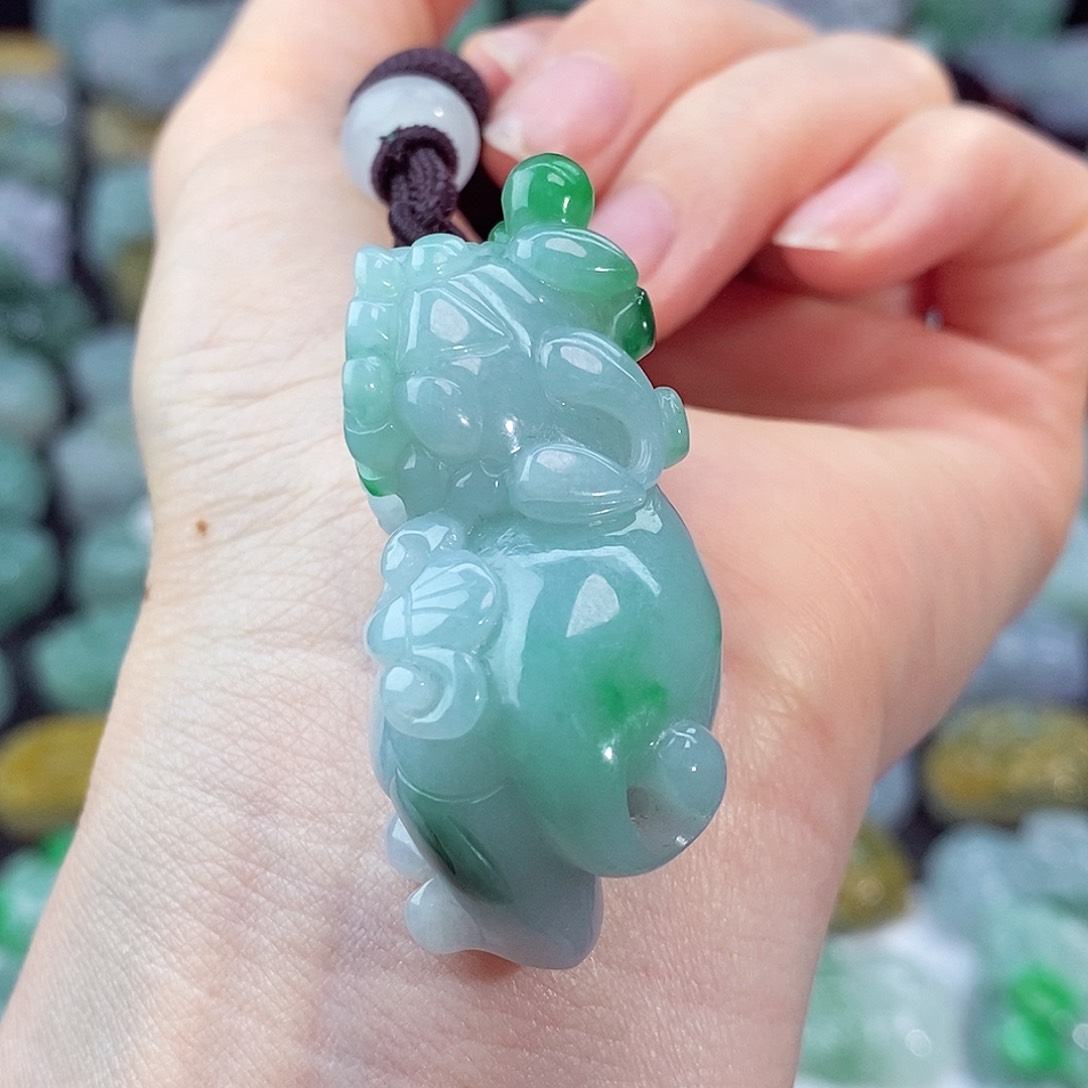 颈饰未镶嵌翡翠天然