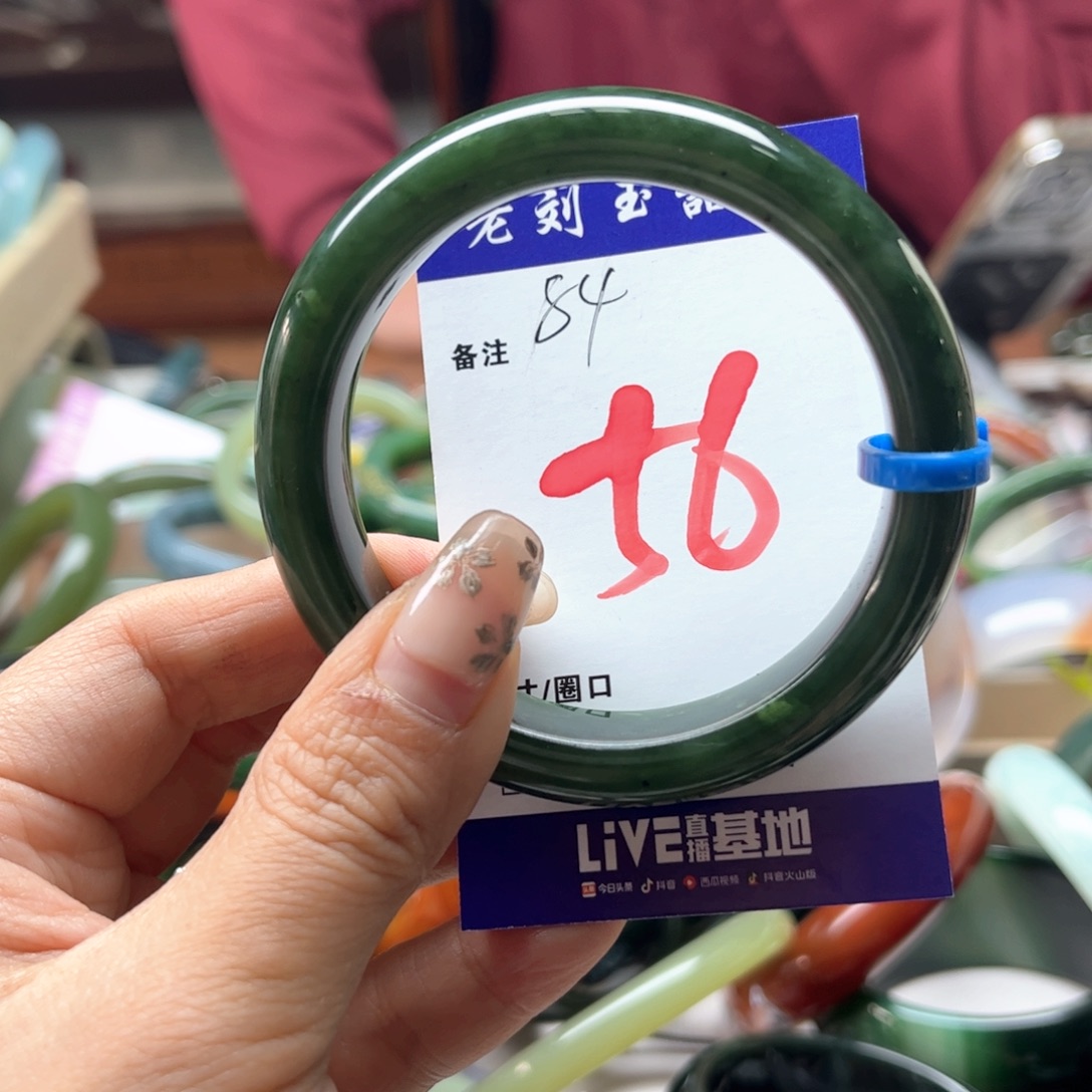 张***姐和田玉未镶嵌手镯