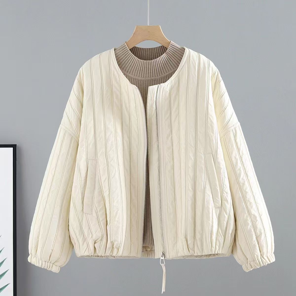 设计感小众简约褶皱圆领轻薄短款棉服外套女秋冬新款时尚保暖棉衣