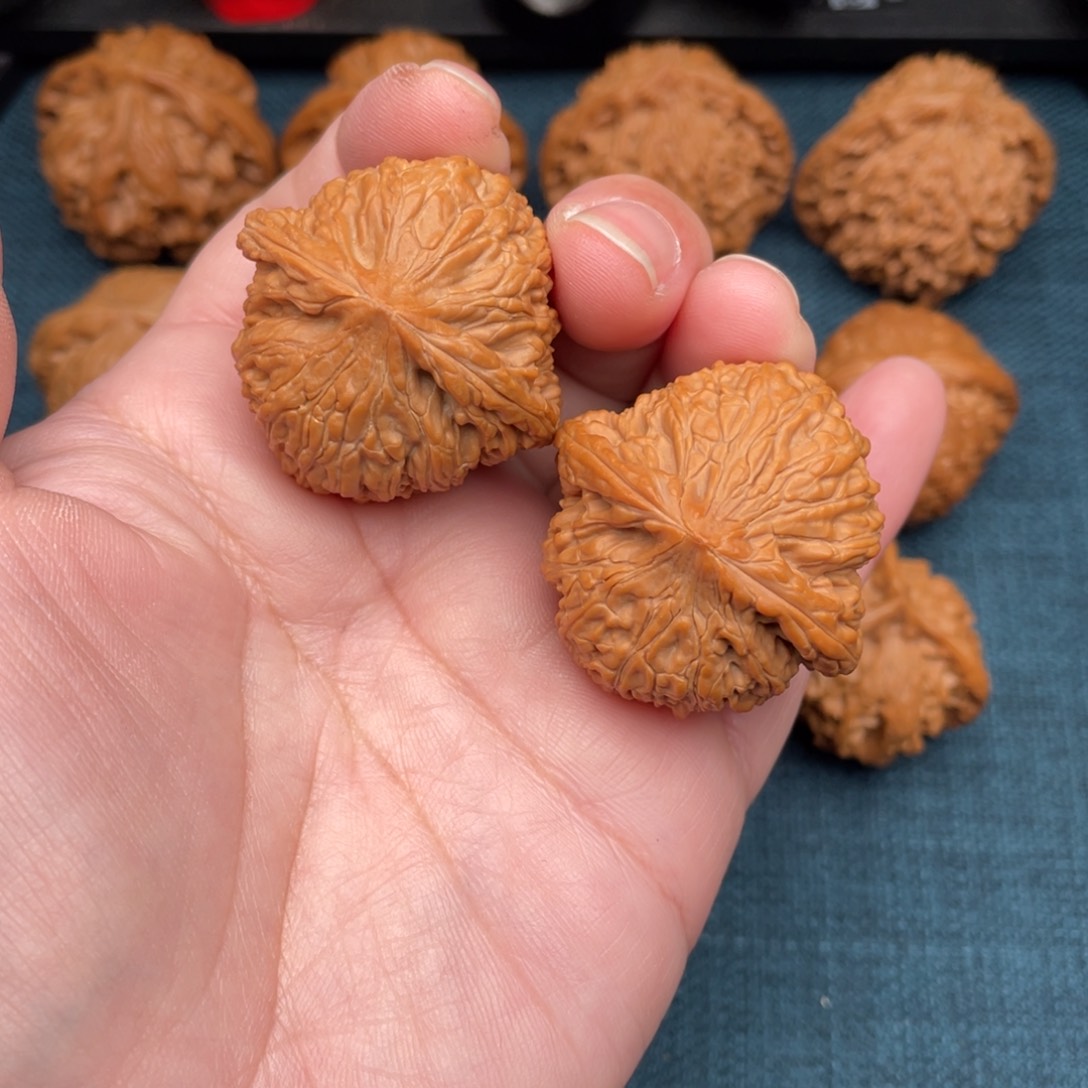 文玩核桃把件全品平谷绣球38