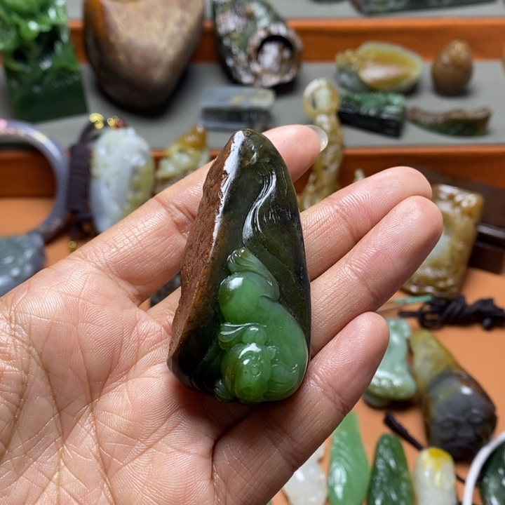 和田玉颈饰未镶嵌一****人