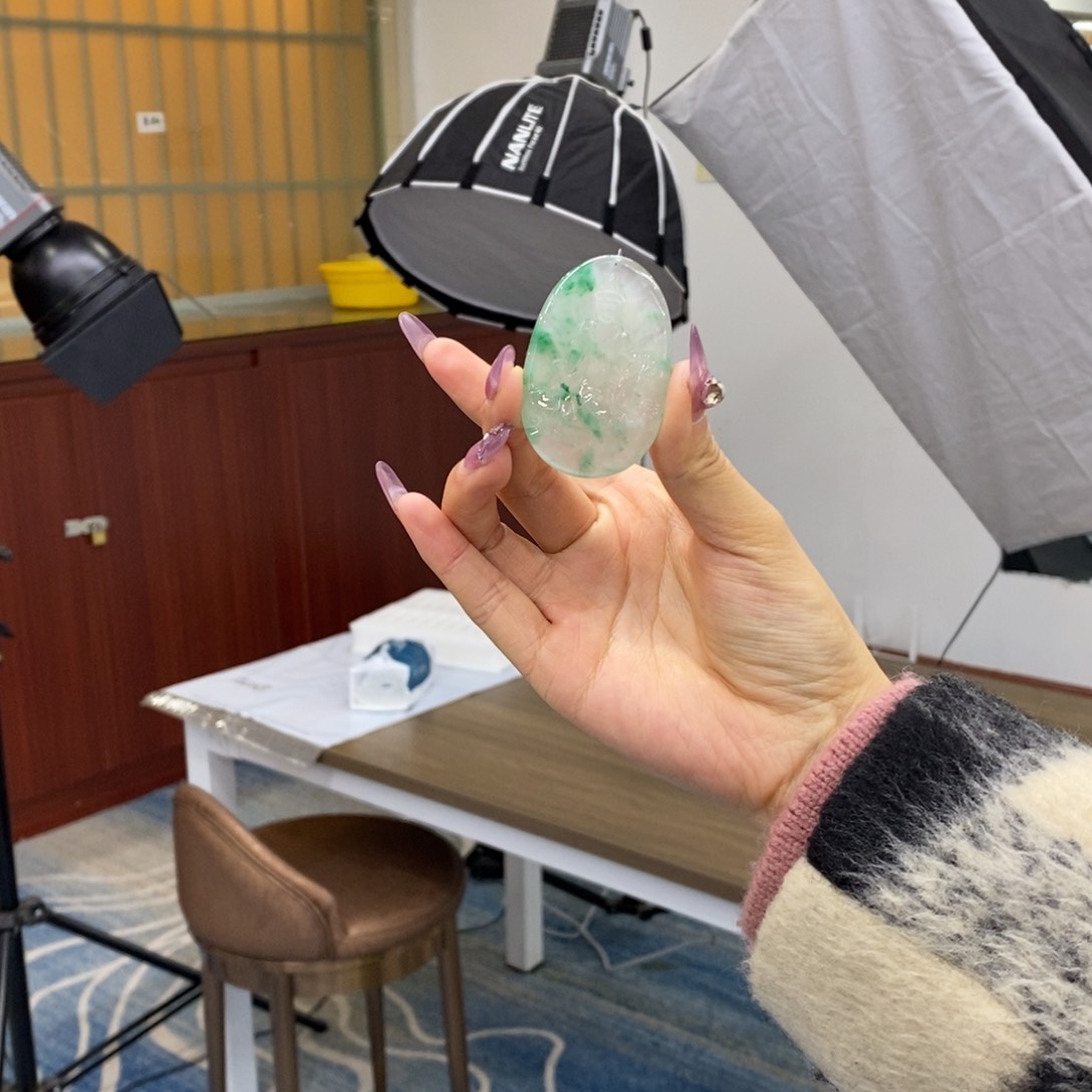 石英质玉颈饰未镶嵌