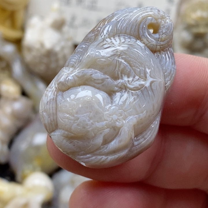 颈饰未镶嵌硅化珊瑚（珊瑚玉）小