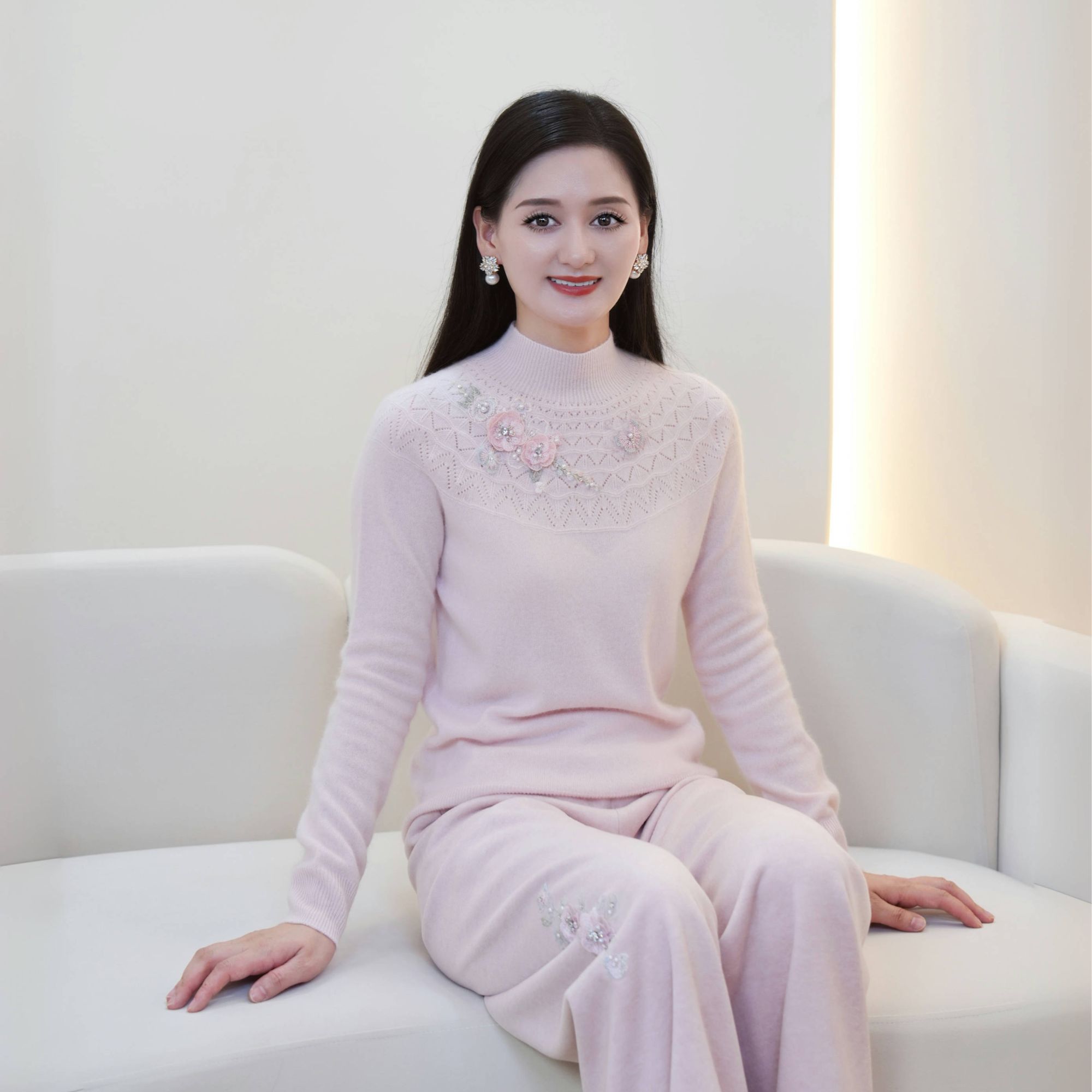 Pink Mary/粉红玛琍钉珠捏花圆领针织套头衫TMAOW9003