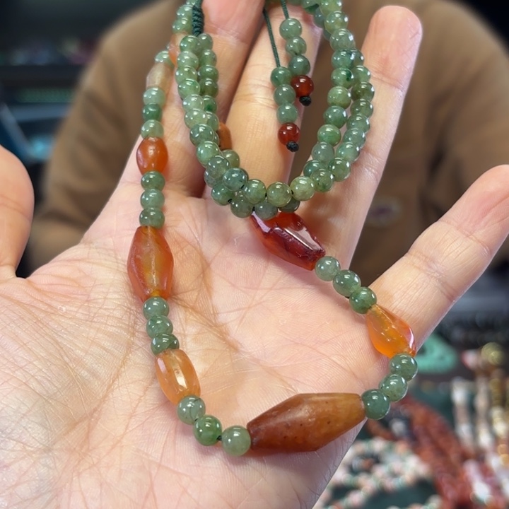 翡翠颈饰未镶嵌翡翠
