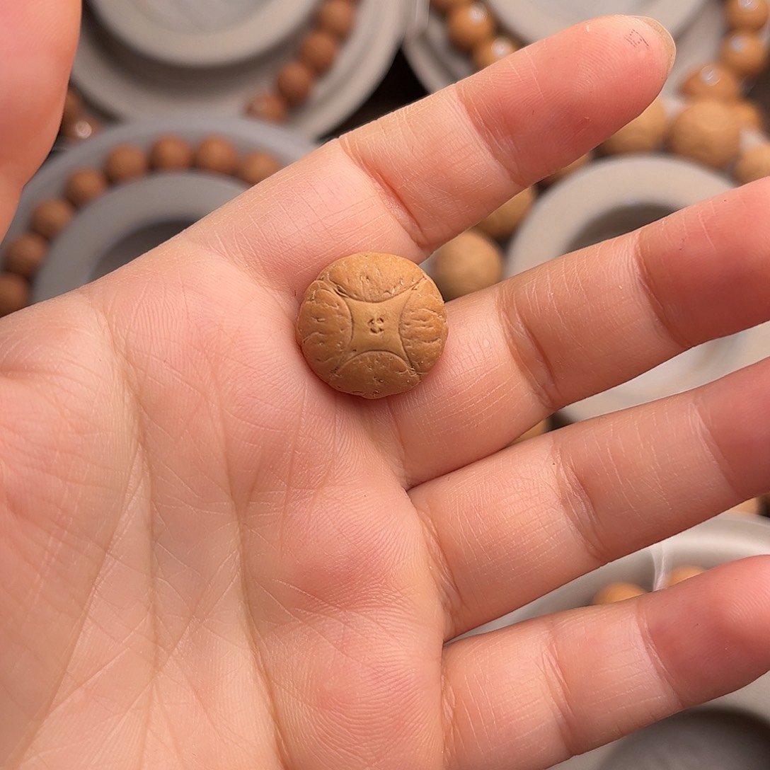 凤眼菩提手串木***雕麒麟