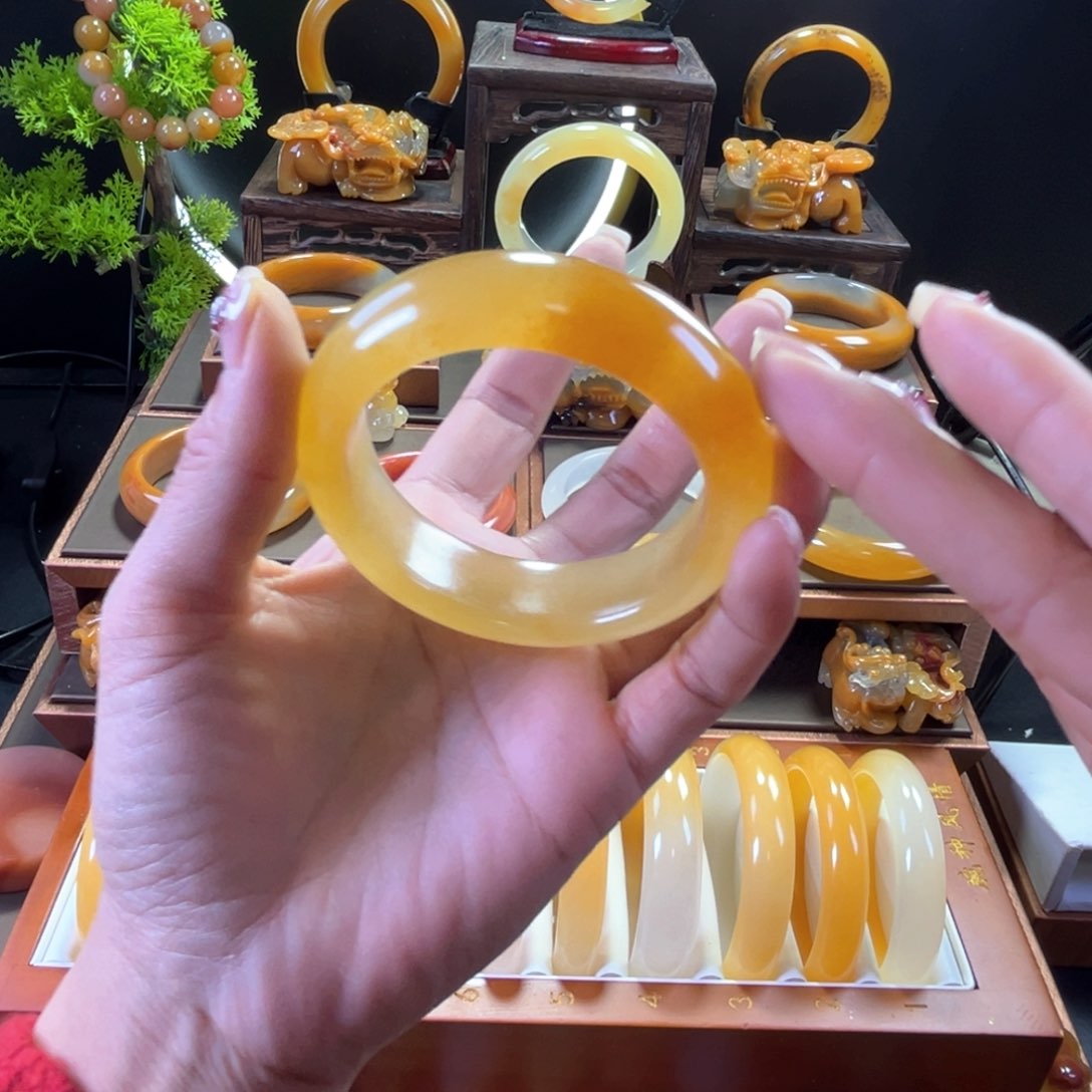 未镶嵌手镯石英质玉