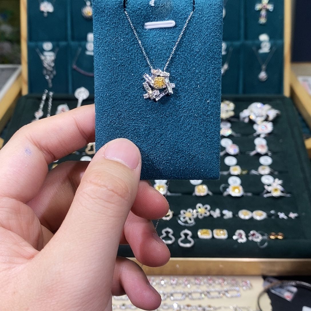 钻石项链18K金镶嵌项链