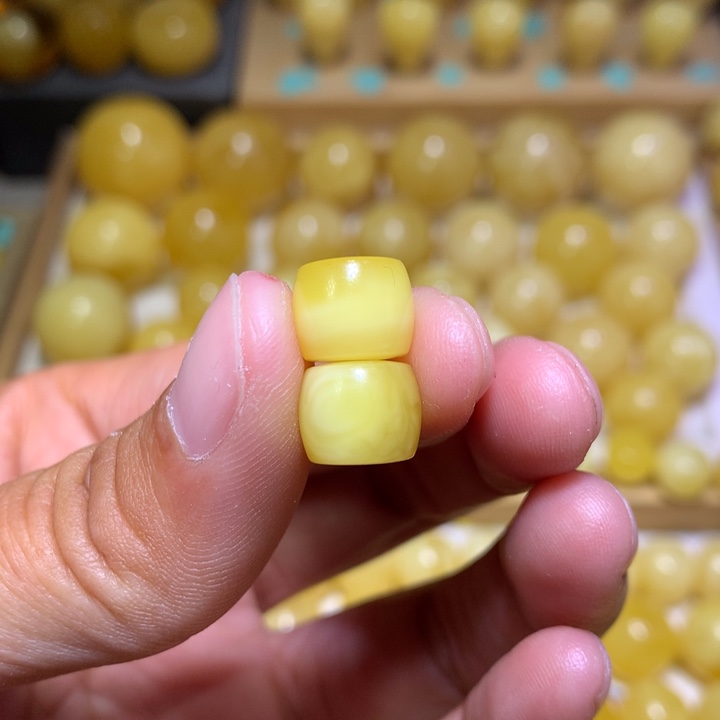 蜜蜡裸石未镶嵌天然俄料黄白溶洞妖花精工直切10.2