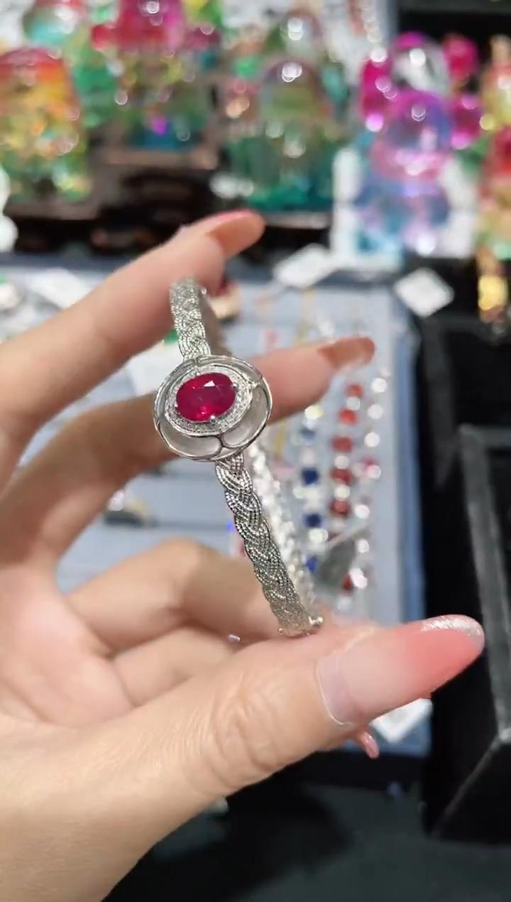 18K金镶嵌天然缅甸红宝石手镯