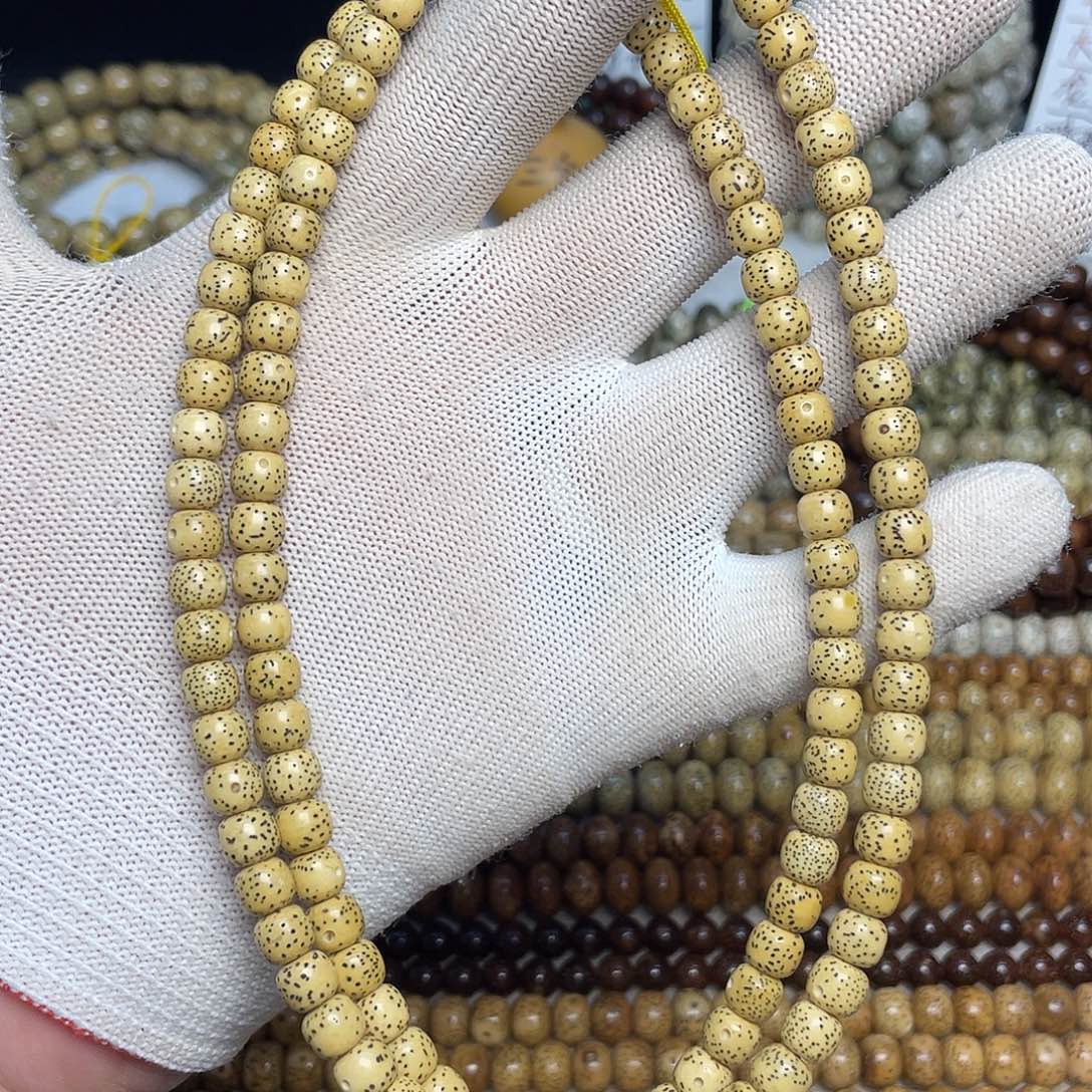 吊坠星月菩提7×6尺寸，个别籽无月，带备籽