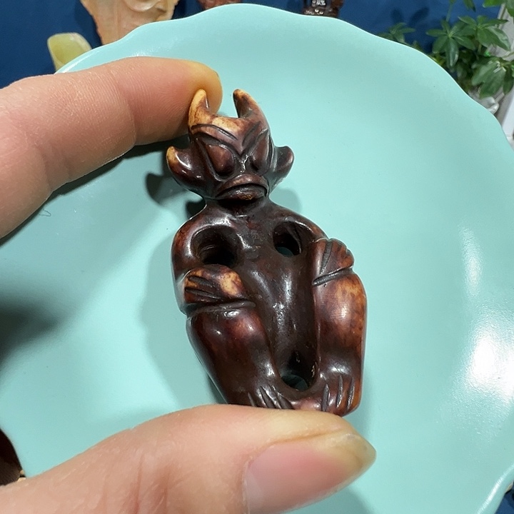 透闪石质玉未镶嵌挂件