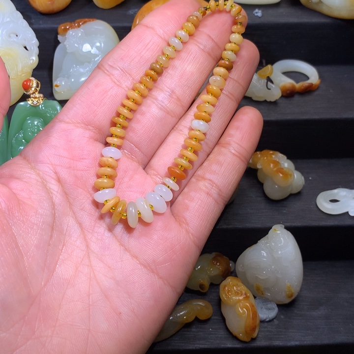 和田玉颈饰未镶嵌V*V