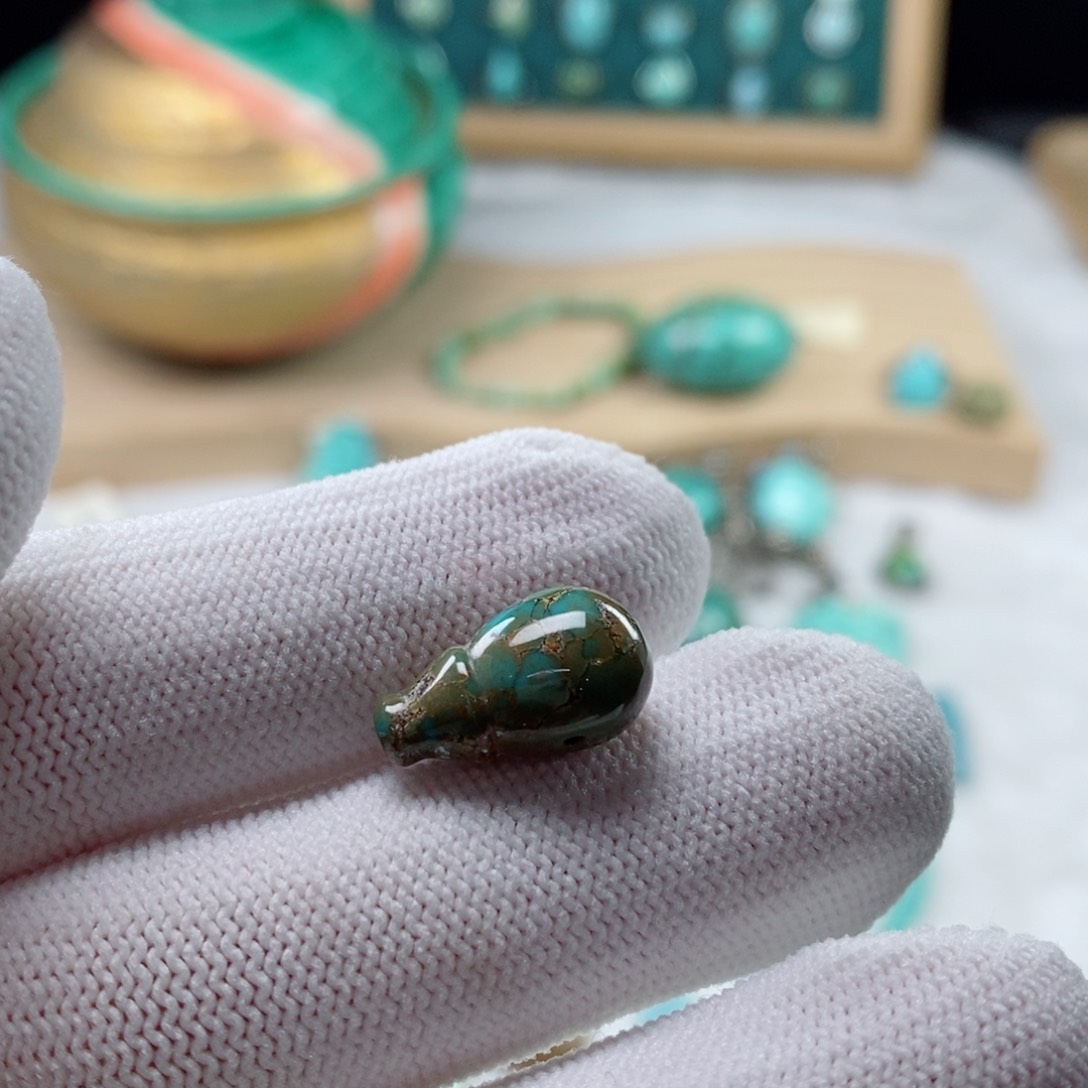 绿松石颈饰未镶嵌