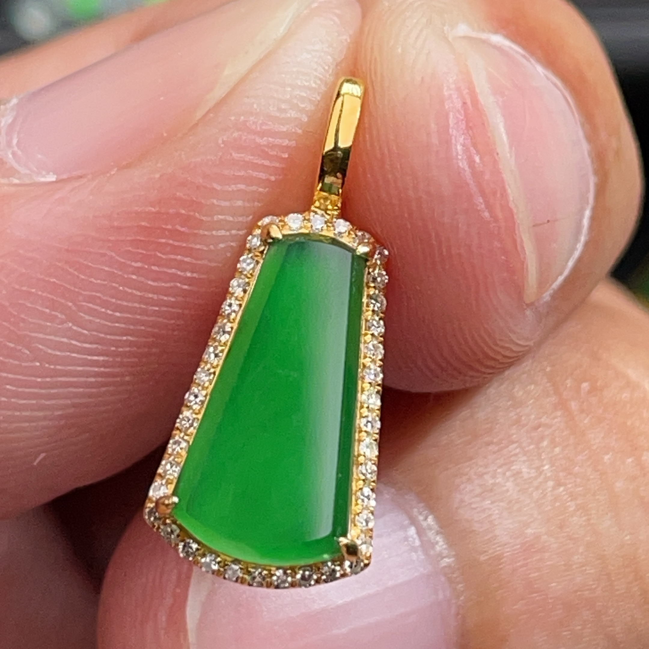 18K金天然翡翠A货T-2280无事牌满绿吊坠K黄镶嵌钻石万能扣提溜