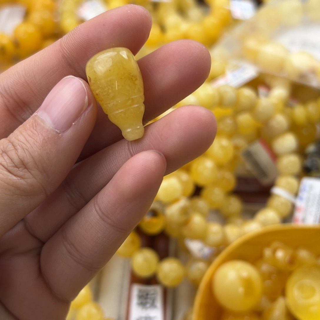 琥珀珠宝奇石未镶嵌