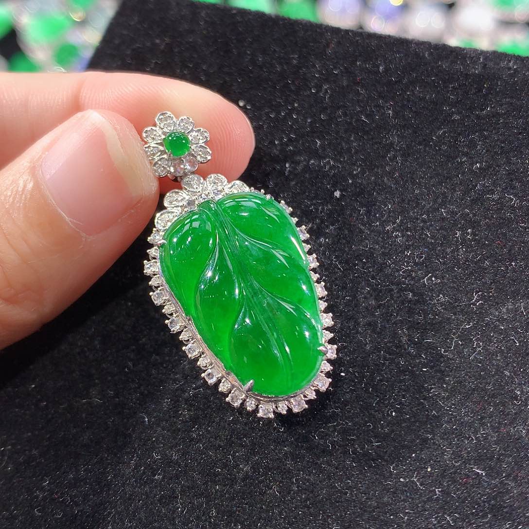 翡翠18K金镶嵌颈饰