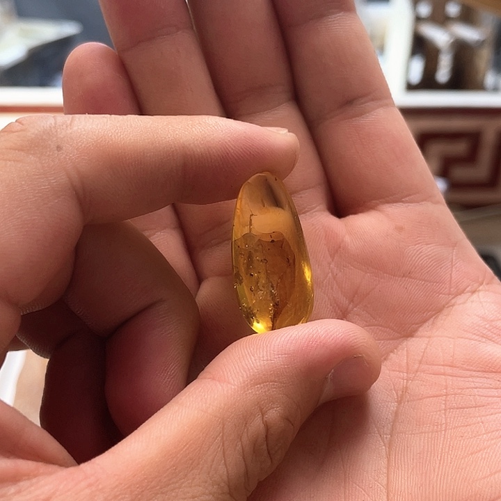 未镶嵌琥珀裸石顾*红