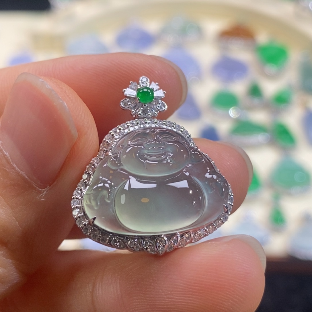 翡翠18K金镶嵌颈饰