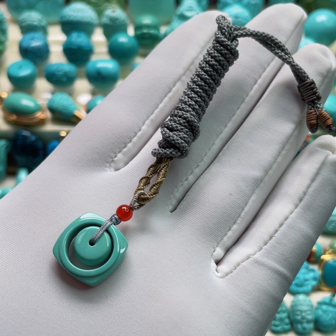 绿松石颈饰未镶嵌