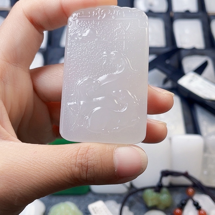 石英质玉（金丝玉）颈饰未镶嵌L****O新疆金丝玉双面雕刻