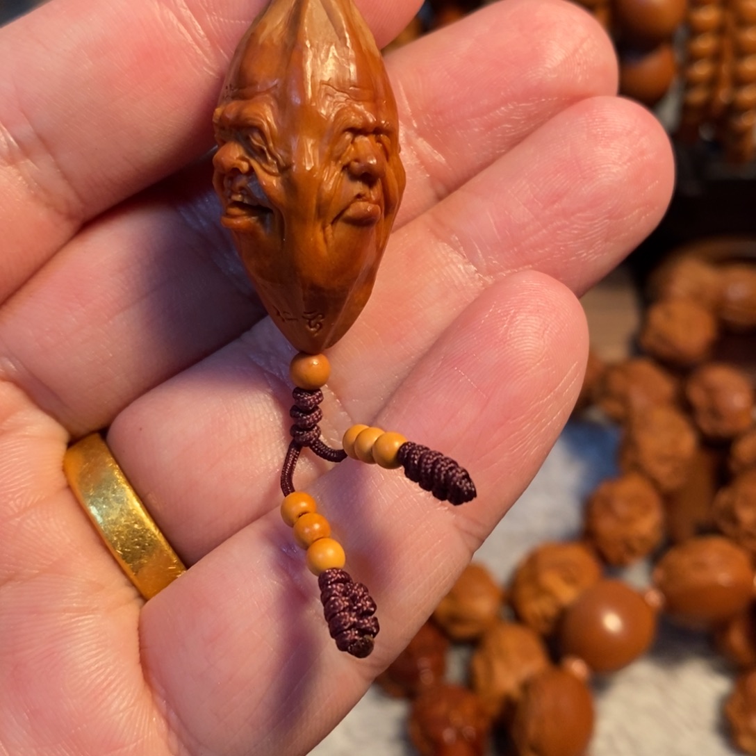 皮***皮橄榄核吊坠2.1仁云喜怒哀乐单籽