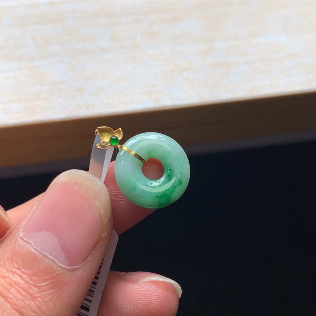 翡翠未镶嵌颈饰吊坠