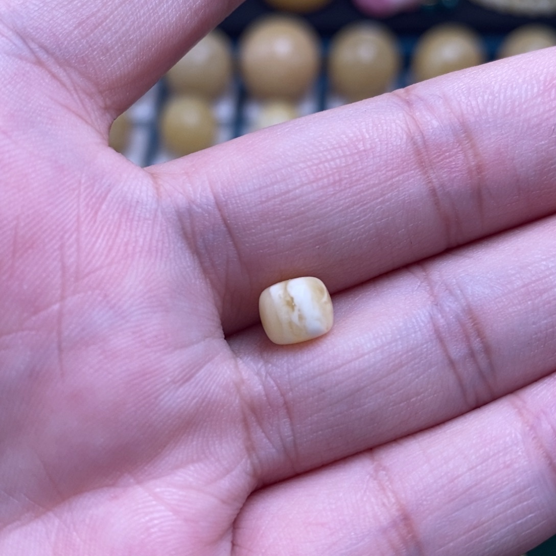 看****蜜蜡未镶嵌珠宝奇石