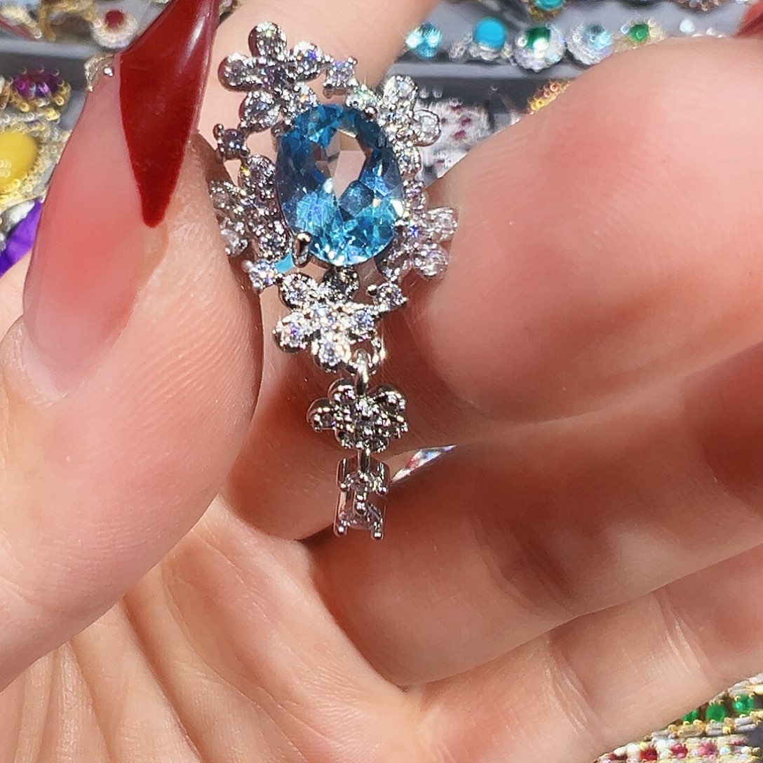 未镶嵌托帕石珠宝奇石