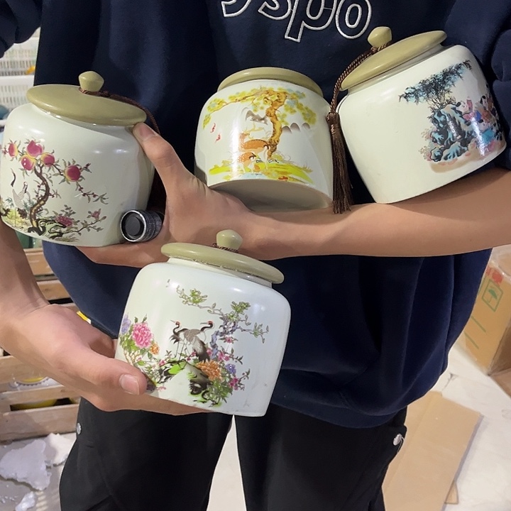 各種器型高檔陶瓷茶葉罐