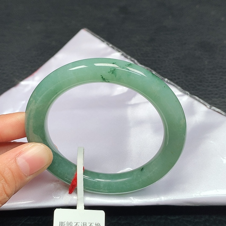 未镶嵌手镯（圆镯）翡翠54圈