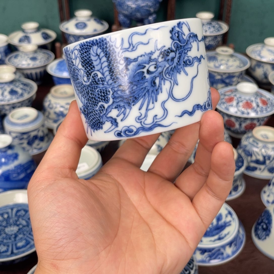 青花宋龙卧足冰桶杯