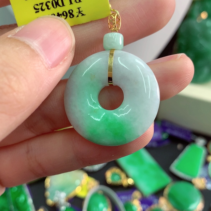 吊坠(不含链)18K金镶嵌翡翠