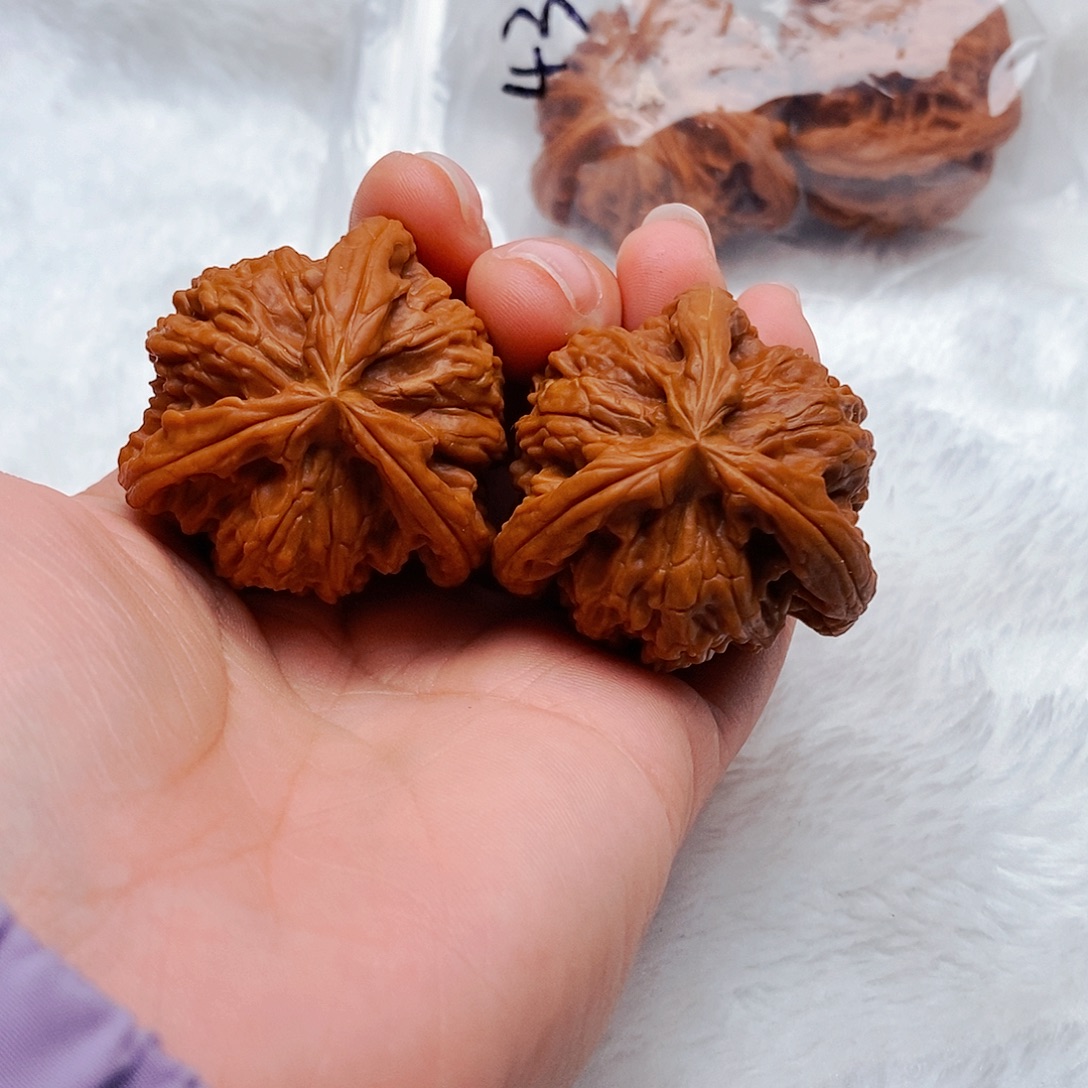 蓝***扬文玩核桃吊坠三棱