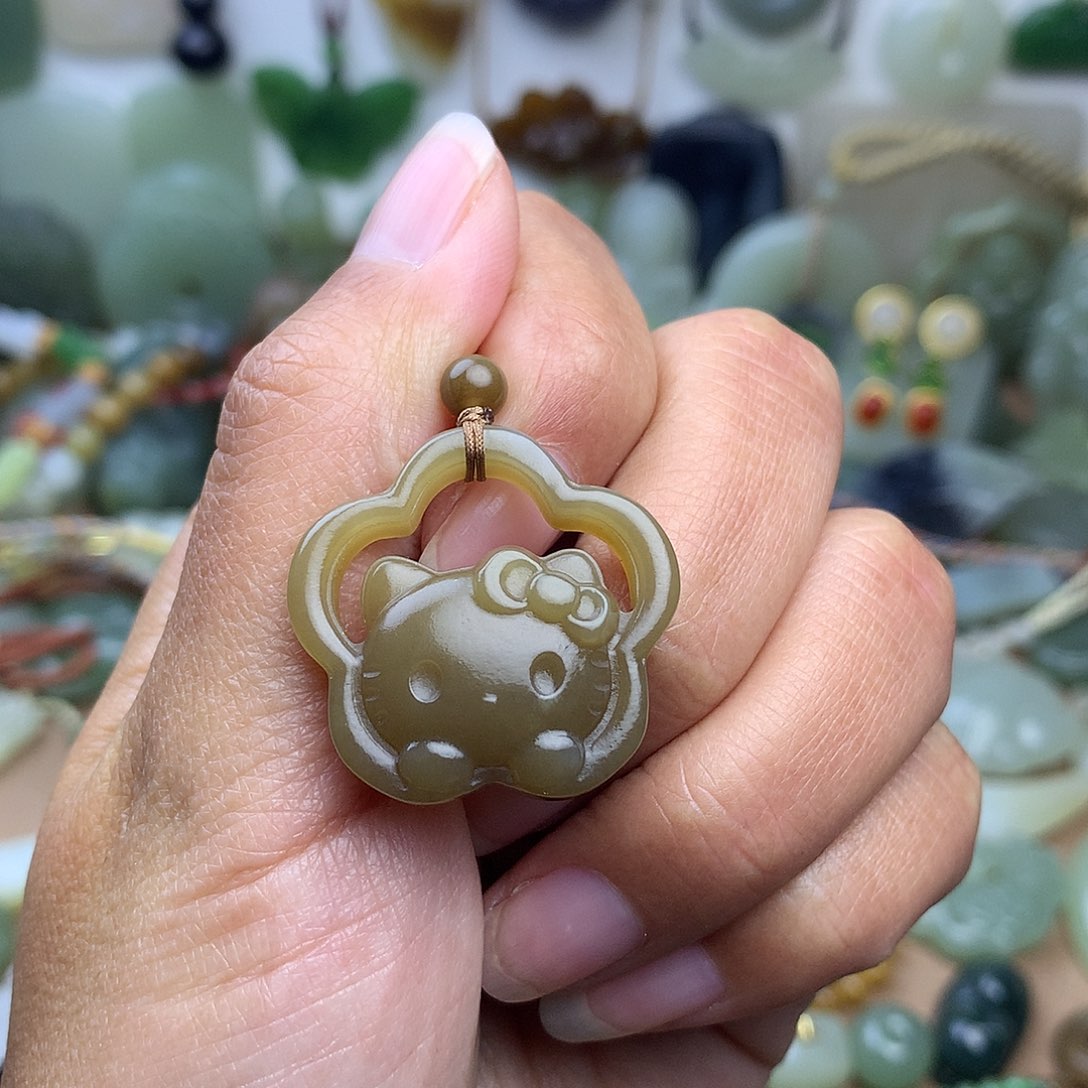 曦***啦和田玉未镶嵌颈饰