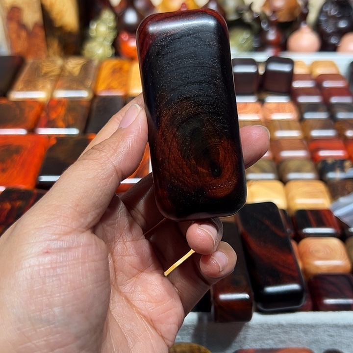 万***绿大红酸枝手把一个瑕