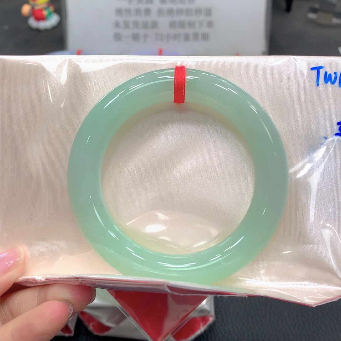 今***甜翡翠未镶嵌手镯57圆