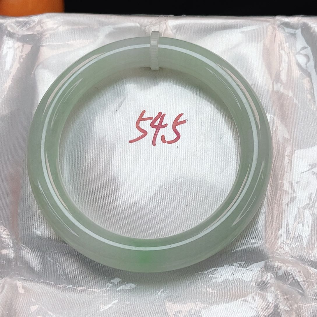 翡翠手镯未镶嵌圆条